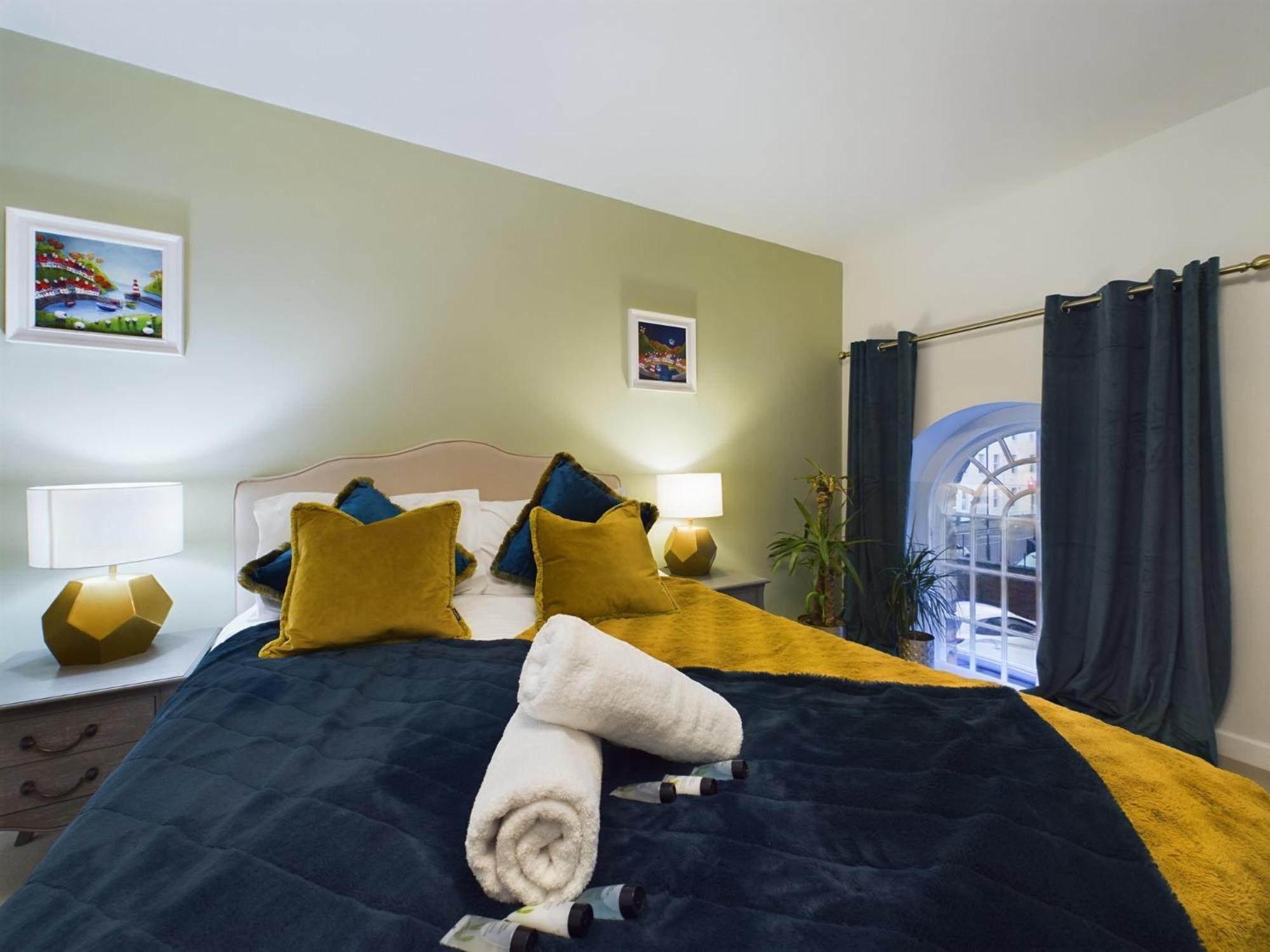 Appartamento Modern Duplex Central Free Parking Wi-Fi Cheltenham Esterno foto