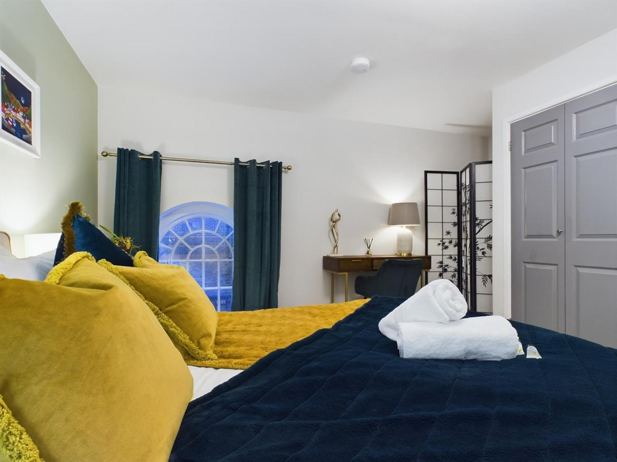 Appartamento Modern Duplex Central Free Parking Wi-Fi Cheltenham Esterno foto